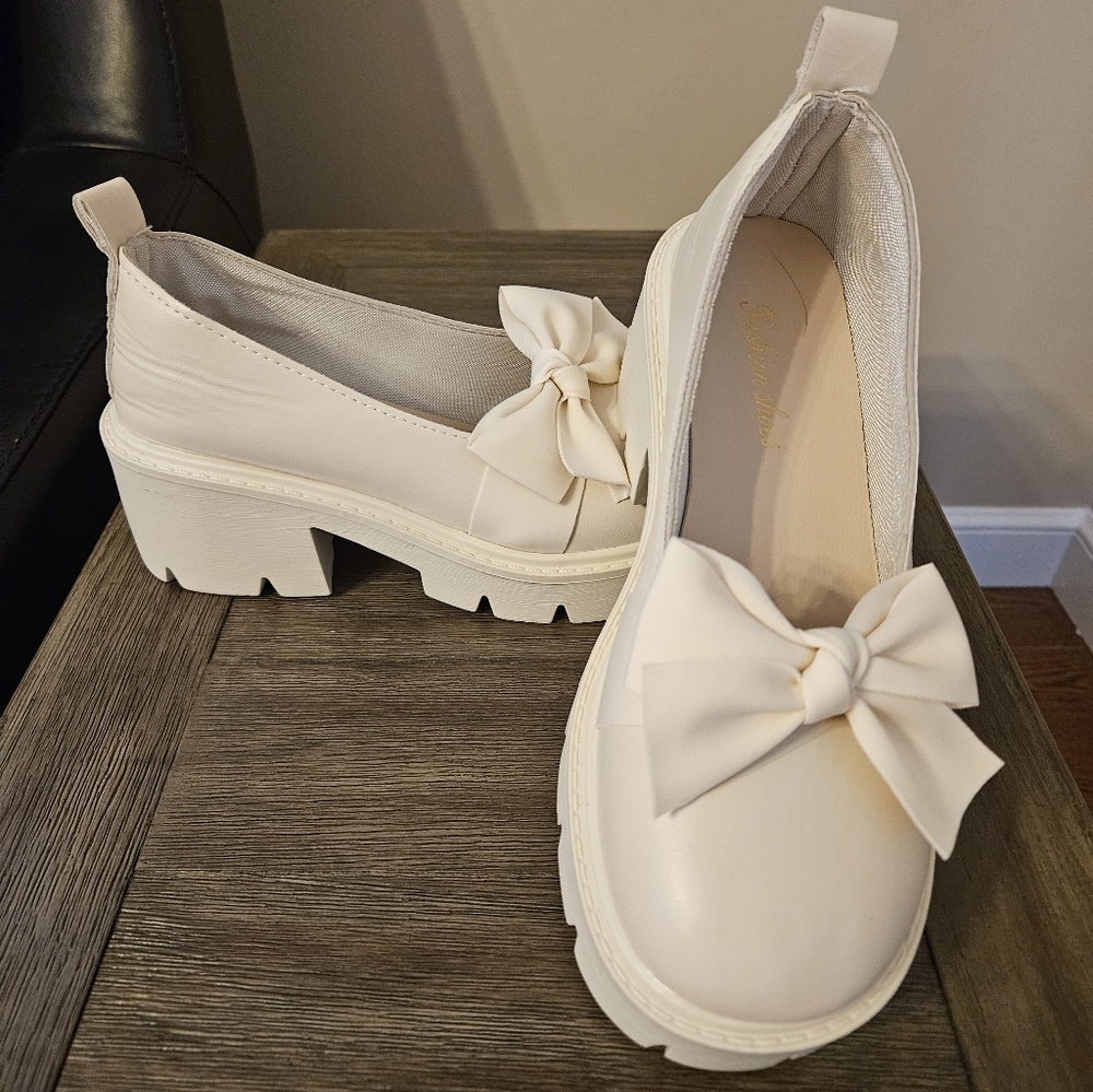 Fashion Shoes Cream Bow Lug Platform